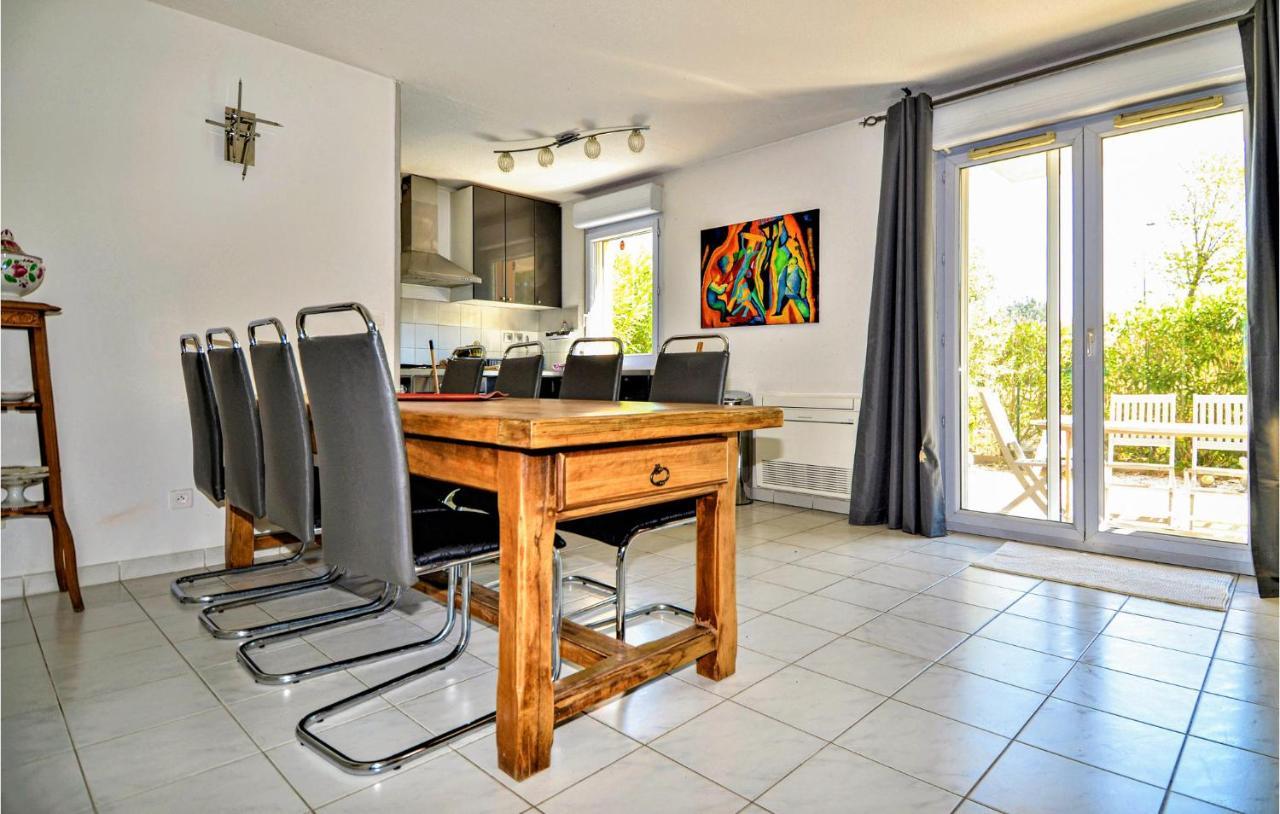 Awesome apartment in Orange with WiFi&2 Bedrooms Buitenkant foto